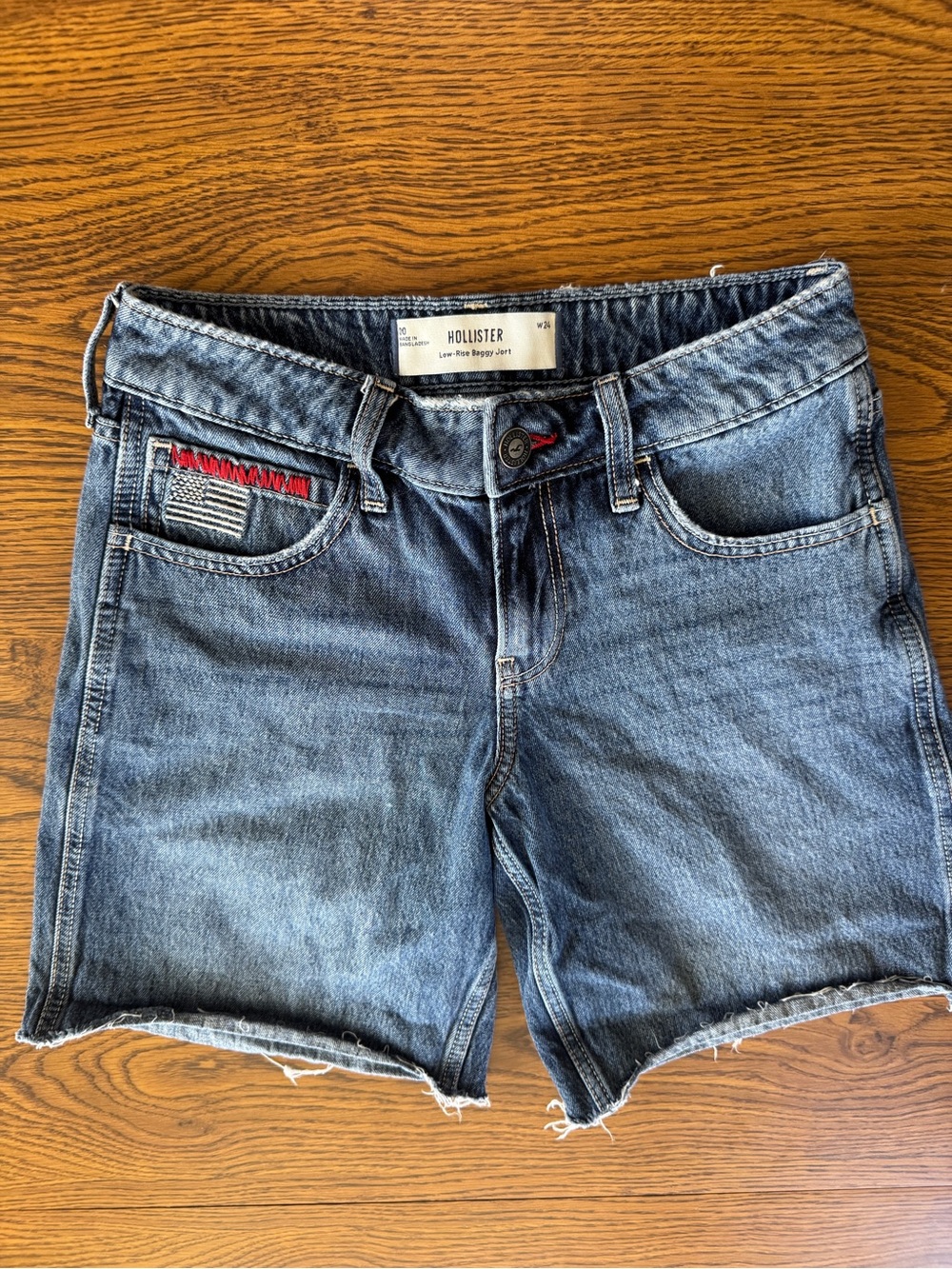 Hollister Low Rise Baggy Jorts Medium Wash Denim - Women’s Size 00 aka Size 24